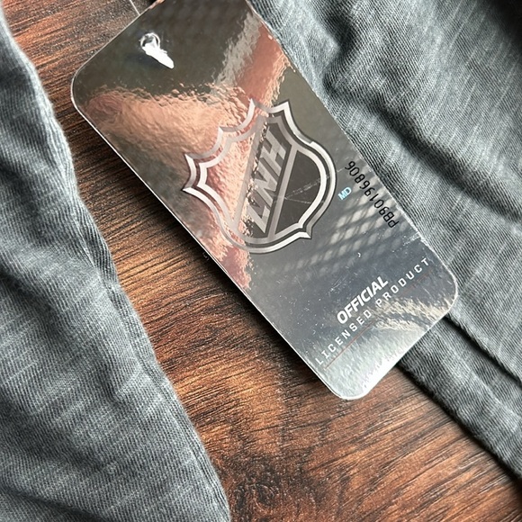 NWT Chicago Blackhawks Shirt | Chicago Blackhawks Hockey | NHL | Chicago - Picture 6 of 8